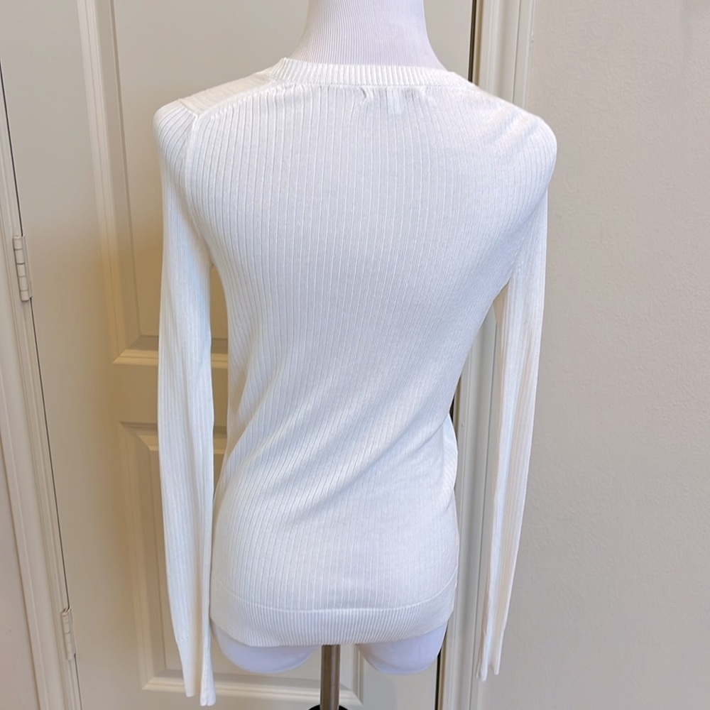 NWOT Gap sweater - Picture 3 of 9